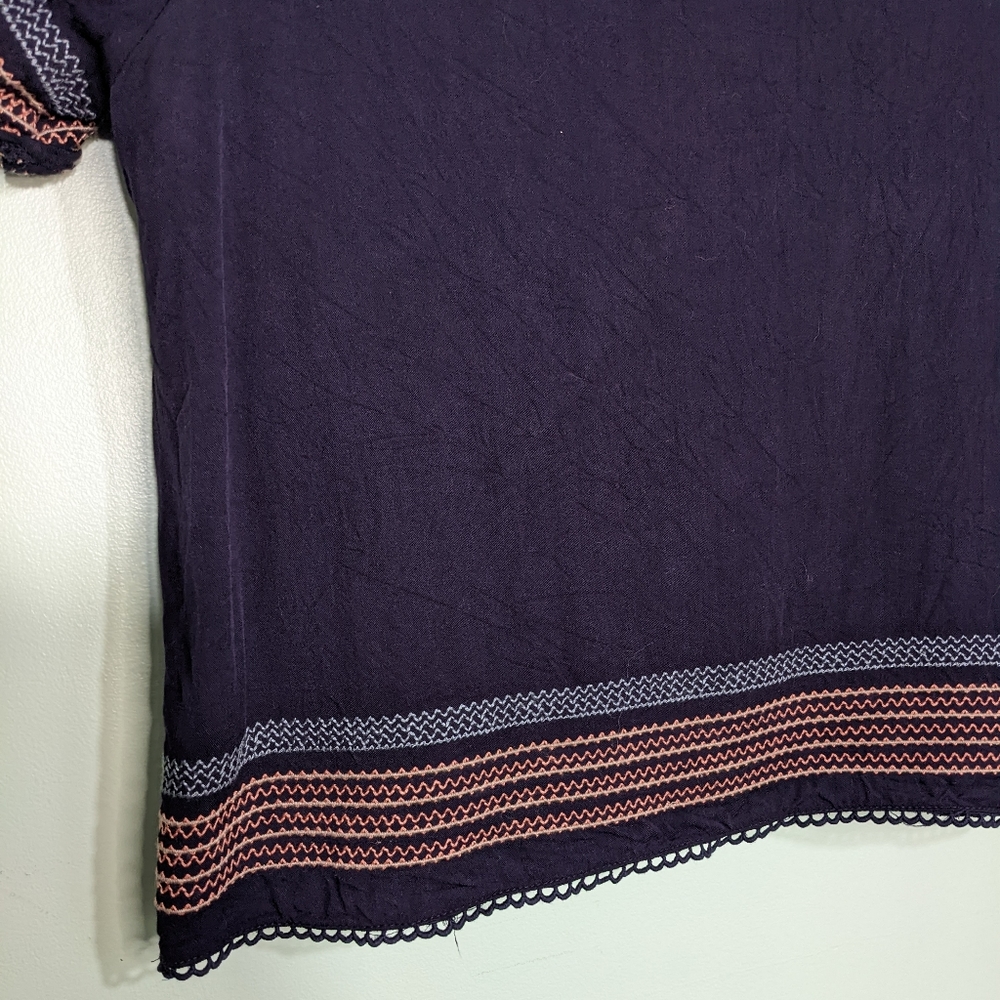 5/$18 Tea n Rose Embroidered Trim Blouse - Picture 9 of 12